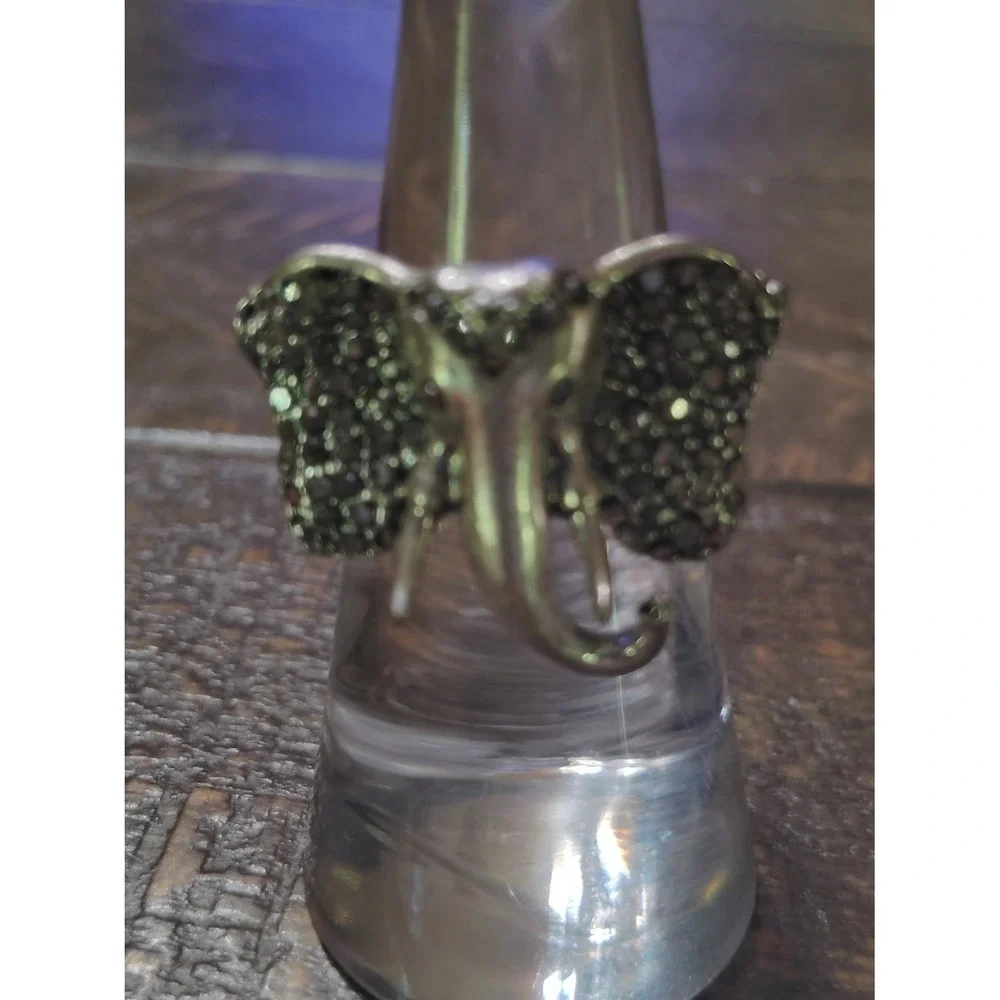 Lucky Brand Pave Crystal Elephant Statement Ring Womens Size 7 Silver Tone